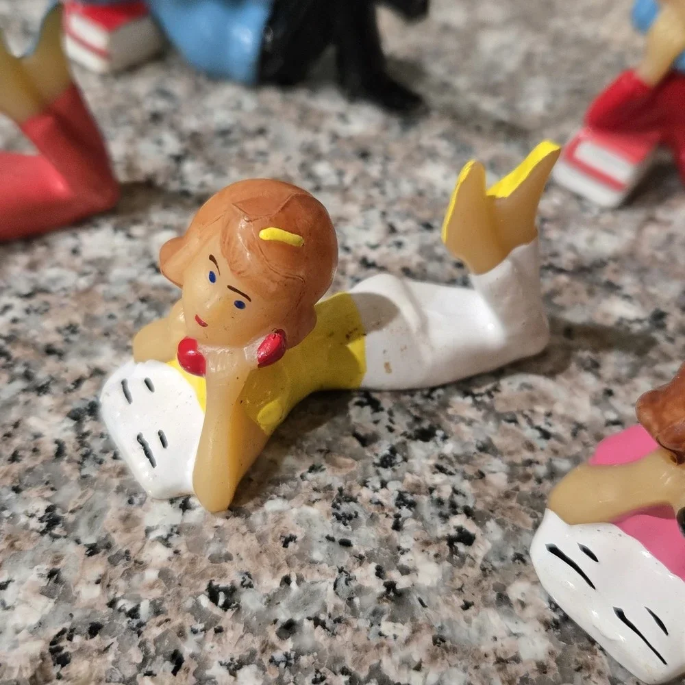 Vintage Set Of 5 WILTON CAKE TOPPERS 1960's Teenage‎ 2 Boys 3 Girls on Phone